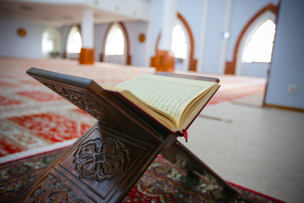 Page ouverte du courant dans une mosquée.